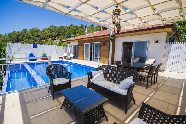 Kalkan İslamlar Mevkiinde Korunaklı 4 Kişilik Tatil Villası 