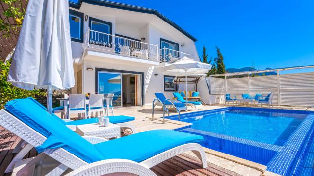 Kalkan Üzümlü Mevkiinde Korunaklı 4 Kişilik Tatil Villası 