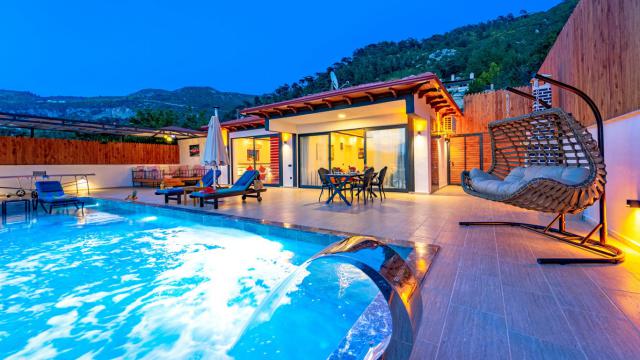 Kalkan İslamlar Mevkiinde 4 Kişilik Korunaklı Tatil Villası