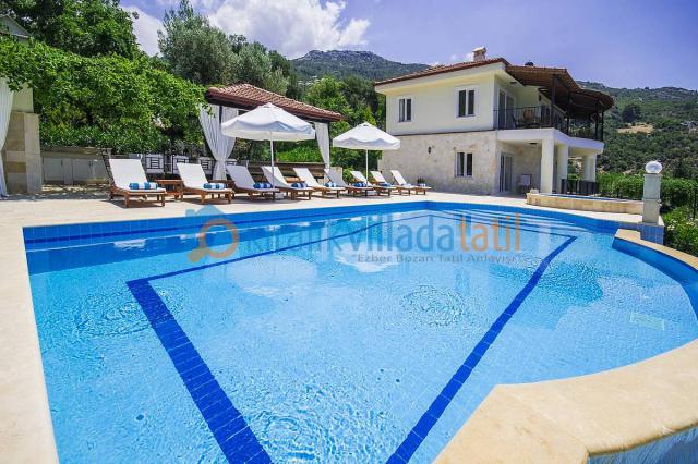 Kalkan İslamlar Mevkiinde Korunaklı 10 Kişilik Tatil Villası 