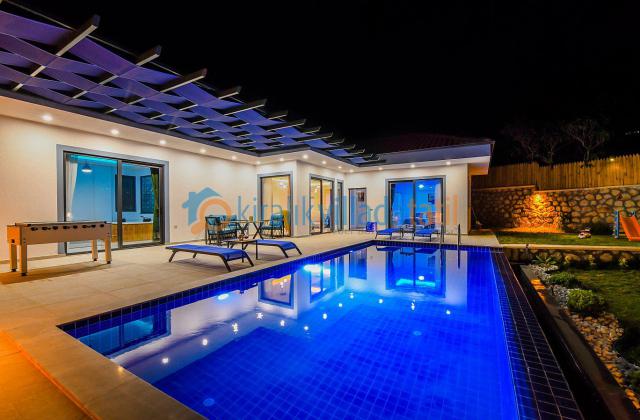 Kalkan Üzümlü Köyünde Korunaklı Tatil Villası