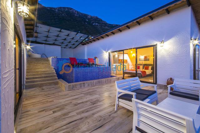 Kalkan Kızıltaş Bölgesinde Deniz Manzaralı 1+1 Balayı Villası