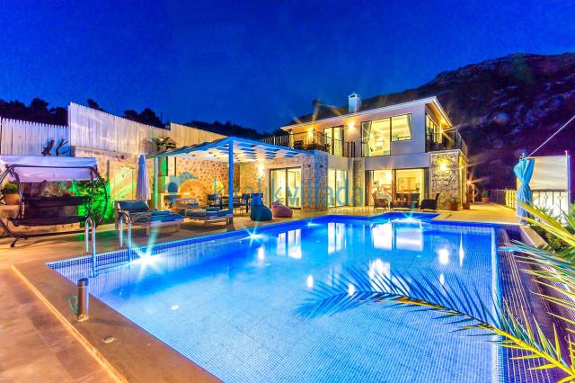 Kalkan İslamlar Bölgesinde Lüks Kiralık Tatil Villası