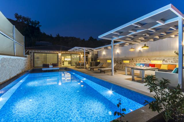 Kalkan İslamlar Mevkiinde Korunaklı 4 Kişilik Tatil Villası 