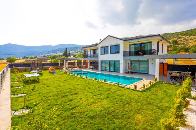 Kalkan Sarıbelen Mevkiinde 4 Kişilik Tatil Vİllası