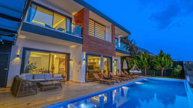 Kalkan Kördere Mevkiinde 6 Kişilik Lüks Tatil Villası