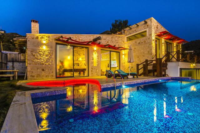 Kalkan İslamlar Mevkiinde Muhafazakar Balayı Tatil Villası