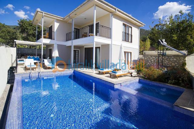 Kalkan İslamlarda 4 kişilik korunaklı Tatil villası