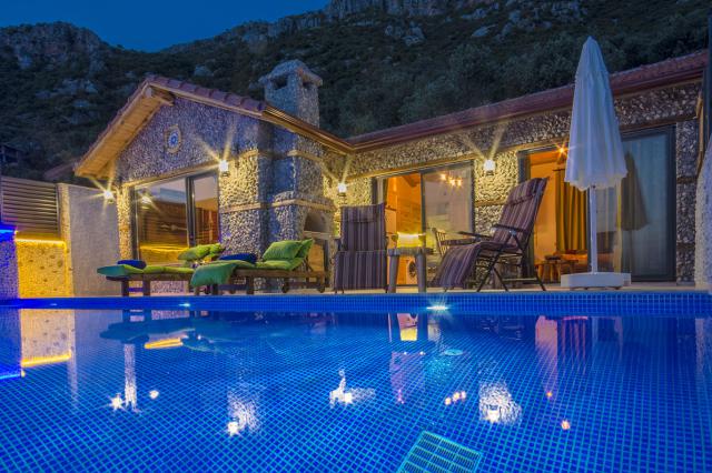 Kalkan Sarnıç Başı Mevkiinde Özel Konsept Korunaklı Balayı Villası