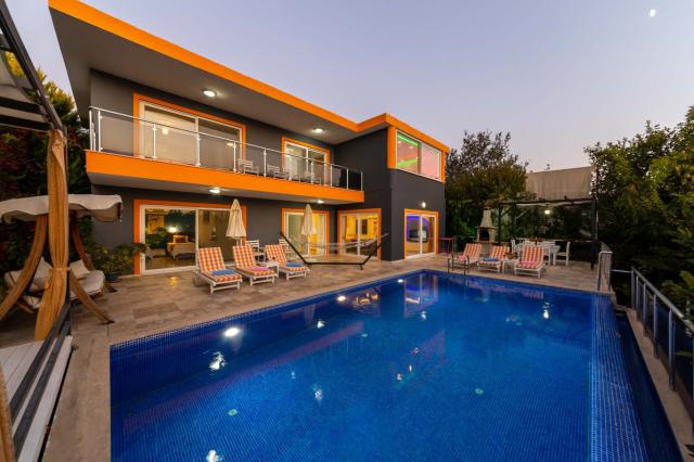 Kalkan İslamlar Mevkiinde Korunaklı 4 Kişilik Tatil Villası 