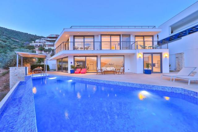 Kalkan Kalamar Mevkiinde 8 Kişilik Lüks Tatil Villası