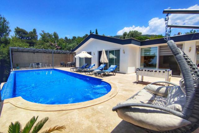 Kalkan İslamlar Mevkiinde Korunaklı 4 Kişlik Ttail Villası 