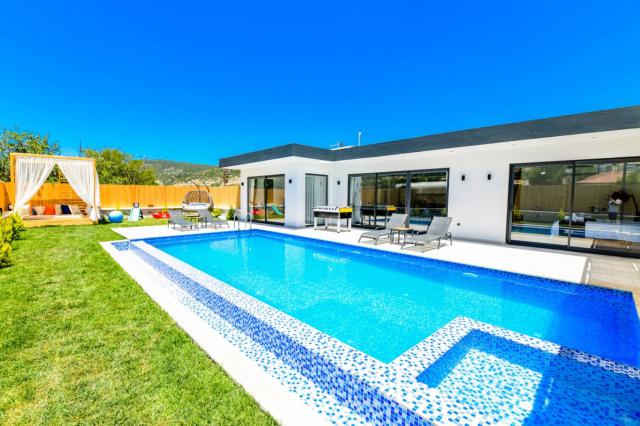 Kalkan Sarıbelen Mevkiinde Korunaklı 4 Kişilik Tatil Villası