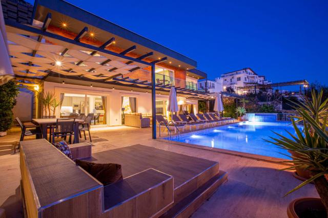 Kalkan Körderede Deniz Manzaralı Lüks Villa