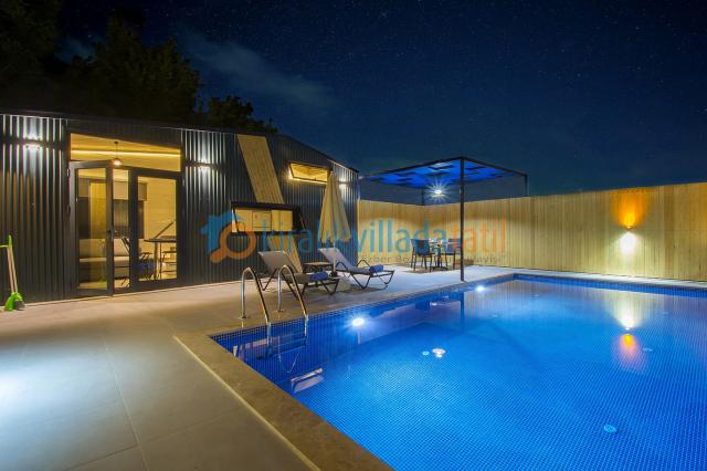 Kalkan Üzümlü Mevkiinde 2 Kişilik  Villa