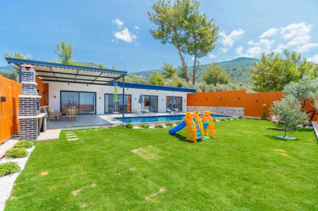 Kalkan Çavdır Mevkiinde 4 Kişilik Korunaklı Tatil Villası