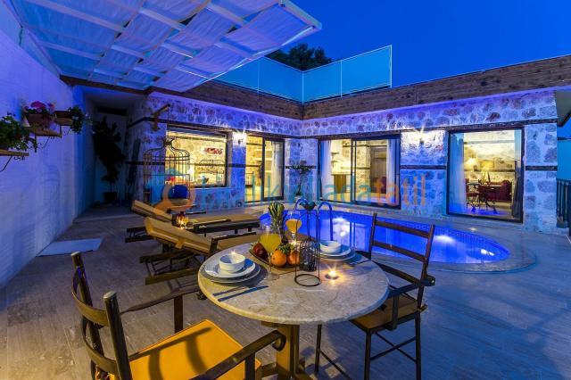 Kalkan Kızıltaş Mevkiinde  Otantik Manzaralı Balayı Villası-5