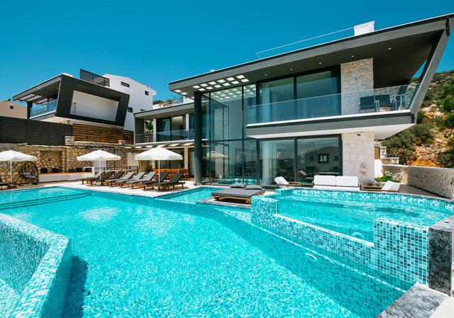 Kalkan Ortalan Mevkiinde 12 Kişilik Ultra Lüks Tatil Villası