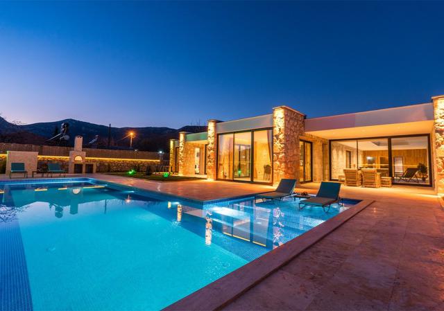 Kalkan Sarıbelen Mevkiinde Korunaklı 7 Kişilik Tatil Villası 