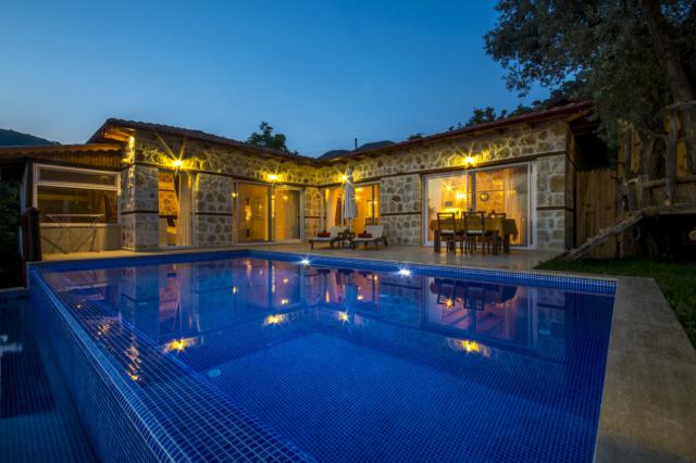 Kalkan İslamlar Mevkiinde Muhafazakar Balayı Tatil Villası 