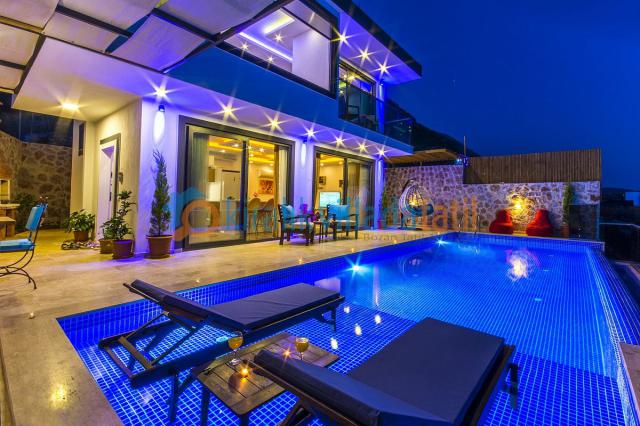 Kalkan Kördere Mevkiinde Lüks  Balayı Villası