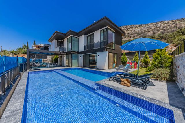 Kalkan Yeşilköy Mevkiinde 4 Kişilik Muhafazakar Tatil Villası 
