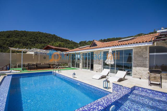 Kalkan İslamlar Mevkiinde Korunaklı Balayı Tatil Villası