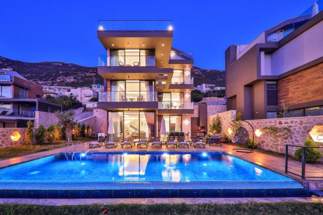 Kalkan Kızıltaş Mevkiinde Ultra Lüks Deniz Manzaralı 10 Kişilik Tatil Villası 