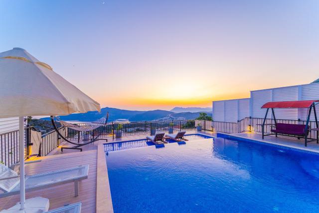 Kalkan Sarnıç Başı Mevkiinde 6 Kişilik Tatil Villası