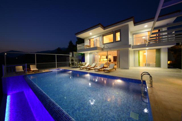 Kalkan Üzümlü Mevkiinde Muhafazakar 6 Kişilik Tatil Villası 