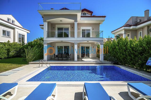 Fethiye Çalış Mevkiinde Doğa İçinde 8 Kişilik Tatil Villası 