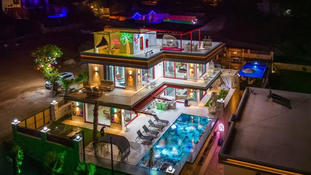 Kaş Gökseki Bölgesinde Modern ve Konforlu 6 Kişilik Villa