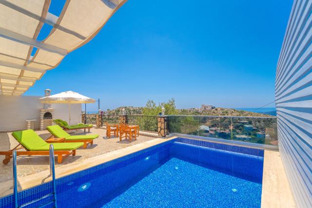 Kalkan Sarnıçbaşı Mevkiinde 4 Kişilik Korunaklı Tatil Villası 