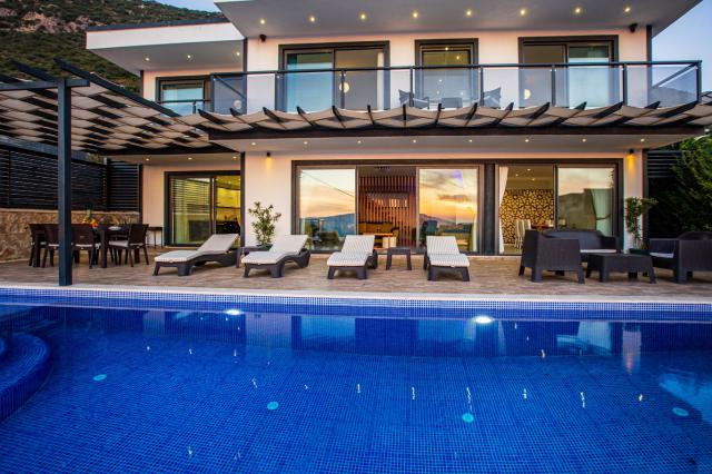 Kalkan Kördere Mevkiinde 6 Kişilik Korunaklı Lüks Tatil  Villası