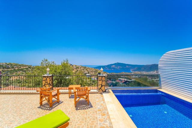 Kalkan Sarnıçbaşı Mevkiinde 4 Kişilik Korunaklı Tatil Villası 