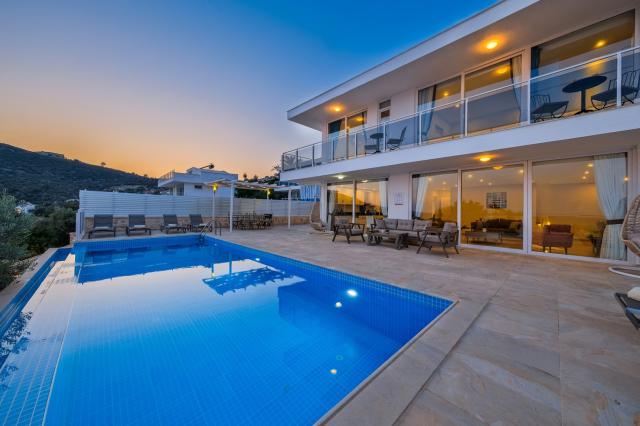Kalkan Kızıltaş Mevkiinde Deniz Manzaralı 8 Kişilik Tatil Villası 