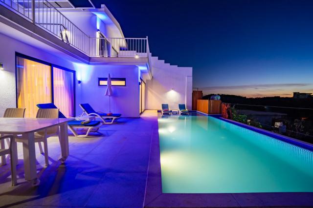 Kalkan Kördere'de 4 Kişilik Korunaklı Tatil Villası