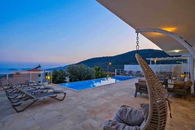 Kalkan Kızıltaş Mevkiinde Deniz Manzaralı 8 Kişilik Tatil Villası 