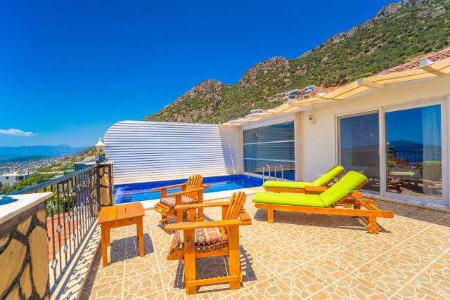 Kalkan Sarnıçbaşı Mevkiinde 4 Kişilik Korunaklı Tatil Villası 