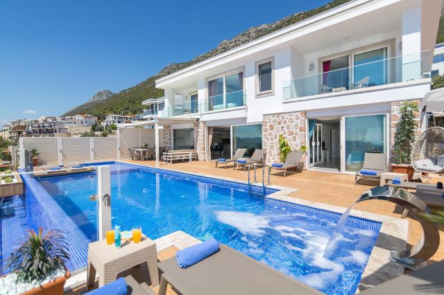 Kalkan Kördere Mevkiinde 8 Kişilik Lüks Tatil Villası
