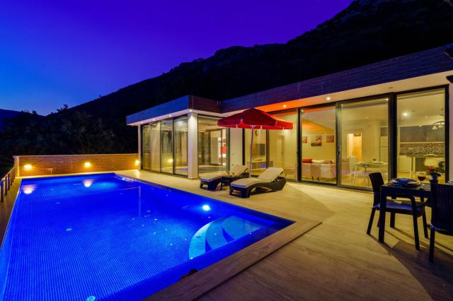 Kalkan Üzümlü Mevkiinde Muhafazakar Balayı Tatil Villası