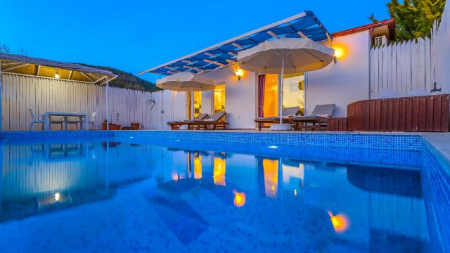 Kalkan İslamlar Mevkiinde 4 Kişilik Korunaklı Tatil Villası
