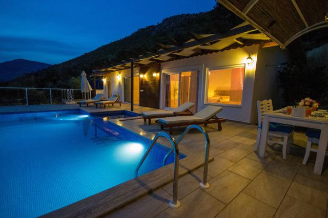 Kalkan Üzümlü Mevkiinde Korunaklı 4 Kişilik Tatil Villası 