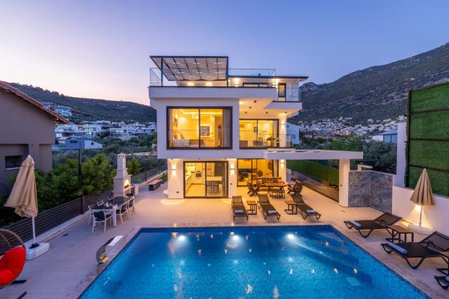 Kalkan Ortaalan Mevkiinde Deniz Manzaralı Tatil Villası 
